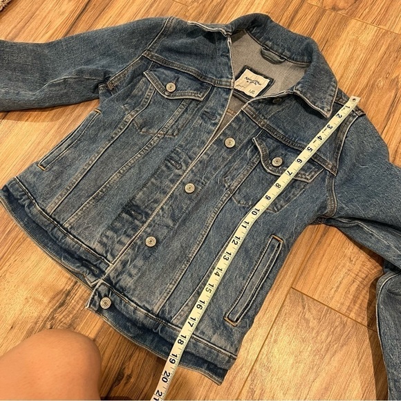 Abercrombie & Fitch Cropped Denim Jacket - Picture 5 of 8